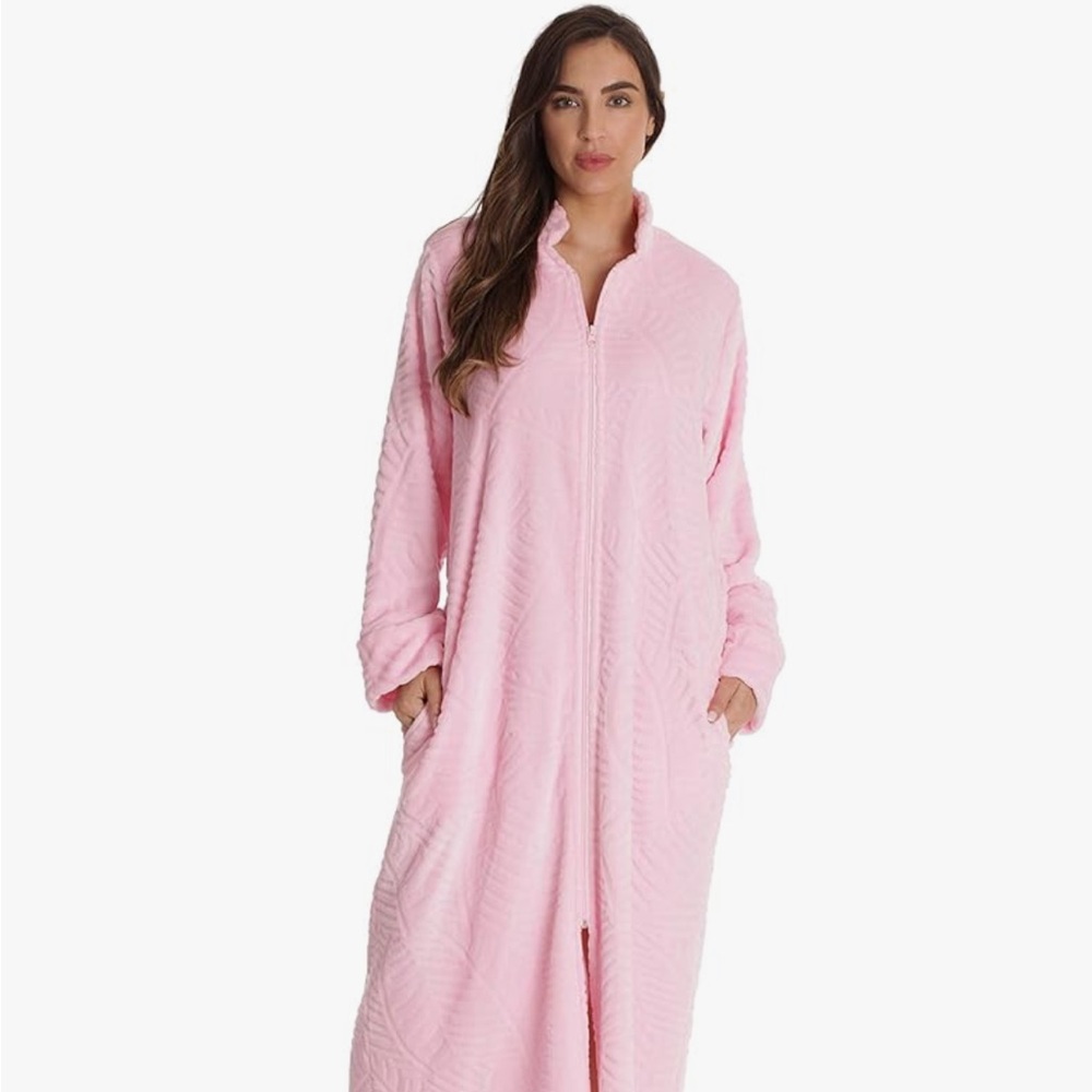 🌟2/$25 🌟Elegant Pink Women's Plush Robe